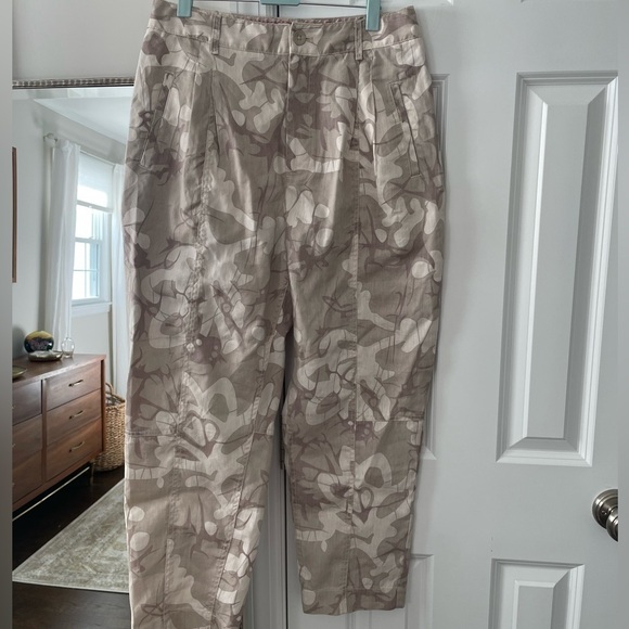 Anthropologie Floral Print Charlie Trousers. Size 30 - Picture 4 of 12